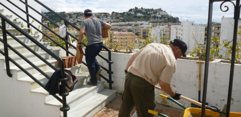 El Ayuntamiento sexitano lleva a cabo mejoras de embellecimiento en el barrio del Castillo
