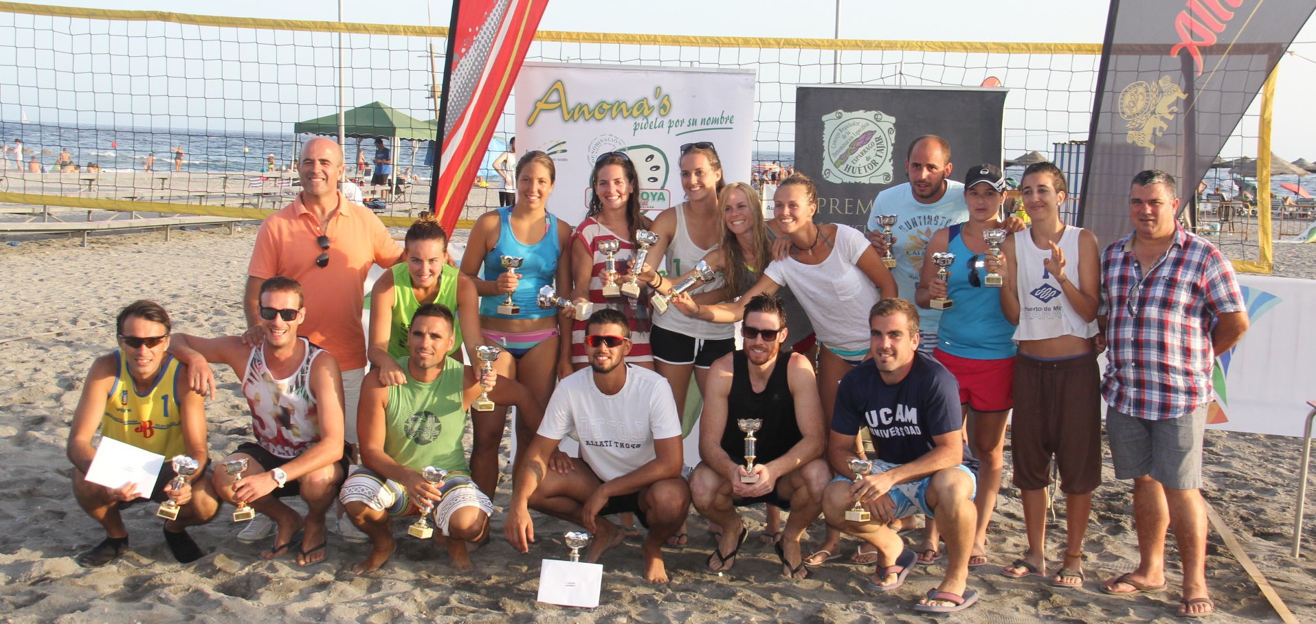 Premiados masculino y femenino del X Circuito de Vóley Playa “Costa Tropical”