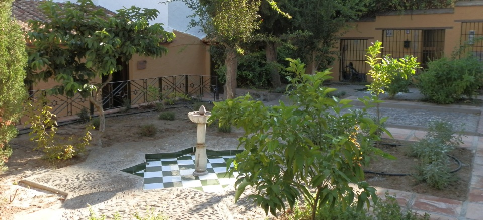 Trabajos de mejora del jardín nazarí situado en el barrio de San Miguel