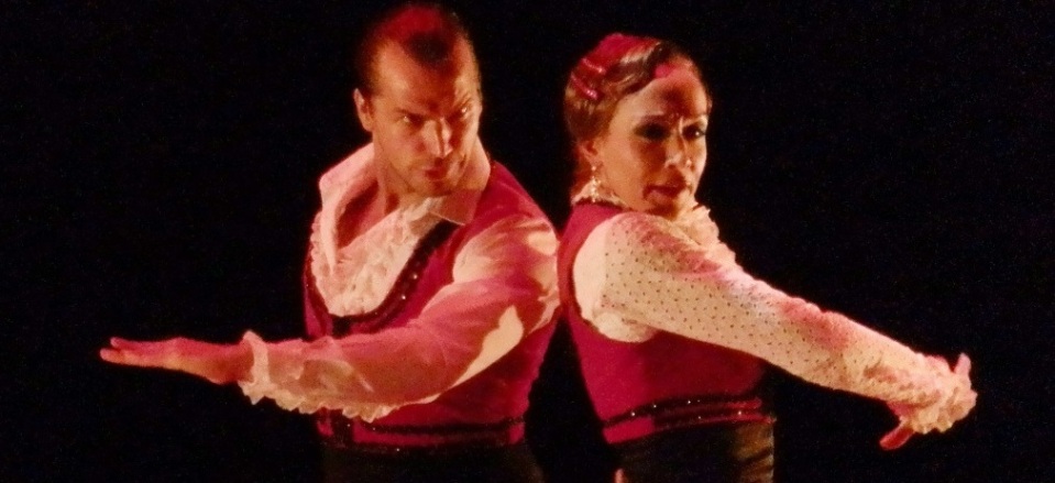 El bailaor Pepe Flores junto a la bailaora Cecilia Lizcano”La Popi” en un momento de su espectáculo "Paisaje" representado en Almuñécar