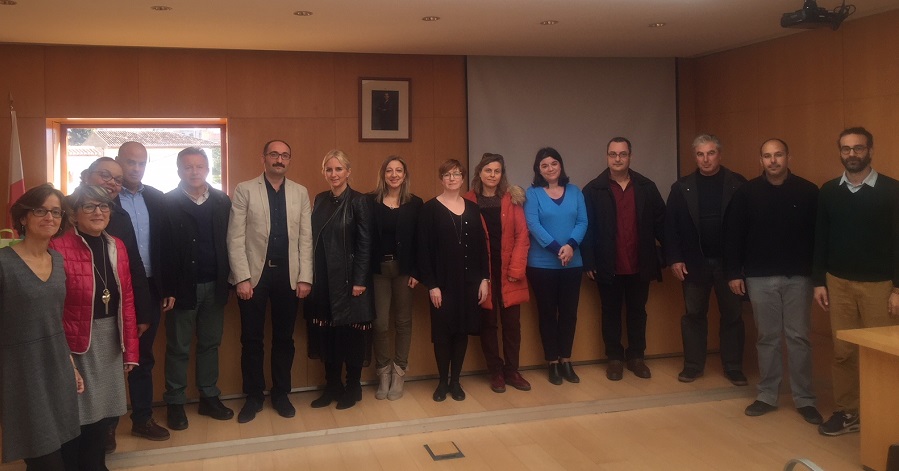 Un grupo de profesores de seis países que coordinan un proyecto Erasmus conocen Órgiva