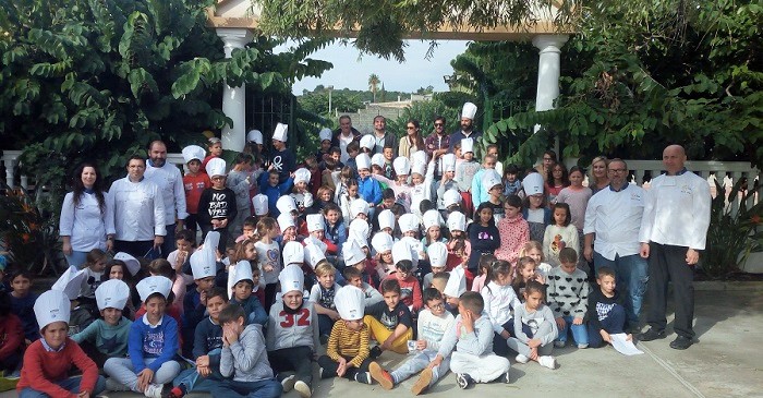 Más de 150 escolares de Motril y Calahonda aprenden a cocinar sano con productos de la tierra.jpg