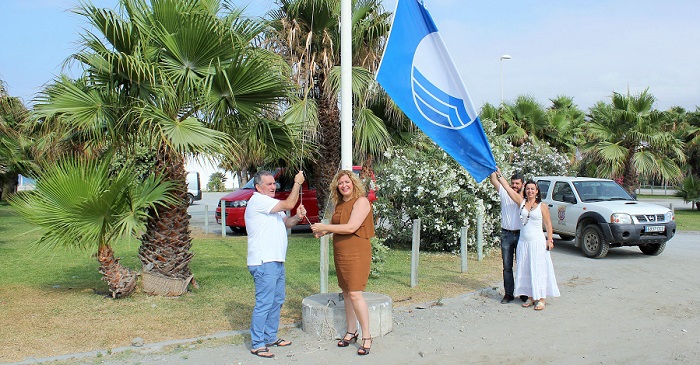 Playa Granada renueva su bandera azul por sus equipamientos, accesibilidad, sostenibilidad y la calidad de sus aguas
