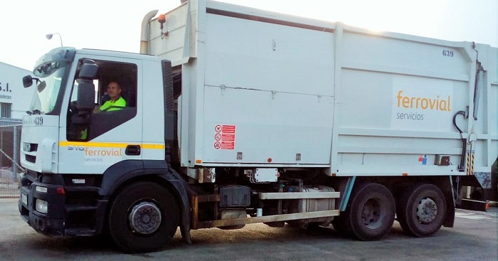 Nuevo camión de recogida lateral CESPA en Salobreña.jpeg