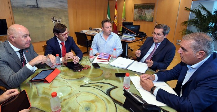 Reunión con Iberia para analizar la ocupación en los vuelos que conectan la provincia de Granada.jpg