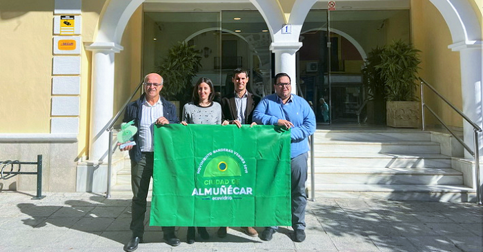 Almuñécar recibe la Bandera Verde de Ecovidrio por su compromiso con la sostenibilidad y el reciclado.png