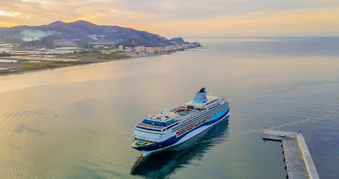 Atraca en el Puerto de Motril el crucero Marella Explorer, el séptimo de los nueve programados en abril 