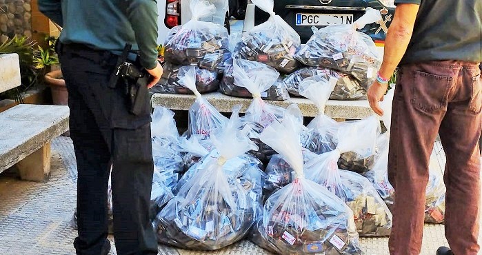 Puerto de Motril: La Guardia Civil descubre 456 kilos de hachís en el techo de un semirremolque